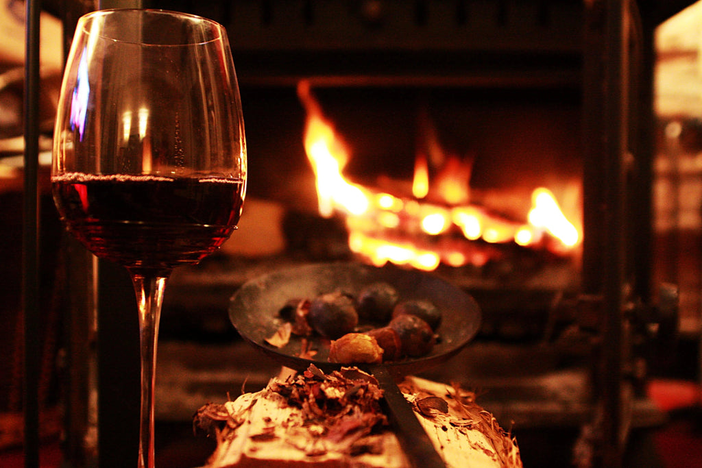 吃著堅果飲紅酒 昇級體驗輕鬆營造